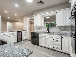 12136 Thorn Ridge Rd in Oklahoma City, OK - Building Photo - Building Photo