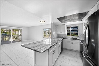 666 3rd St S in Naples, FL - Building Photo - Building Photo