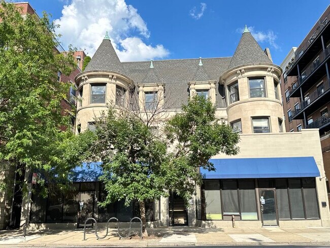 property at 4715 N Sheridan Rd