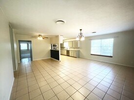 103 Cynthia Dr in Kerrville, TX - Building Photo