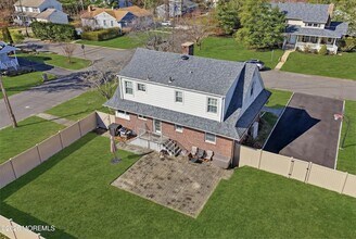 227 Chatham Ave in Ocean Township, NJ - Foto de edificio - Building Photo