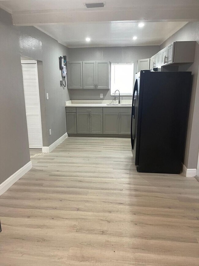 2302 Continental Blvd in Orlando, FL - Building Photo - Building Photo