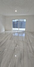 11140 SW 196th St in Cutler Bay, FL - Foto de edificio - Building Photo