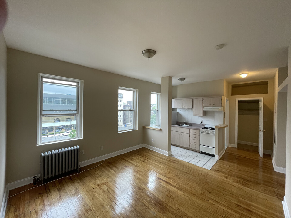 1149 Commonwealth Ave, Unit 10 in Boston, MA - Building Photo