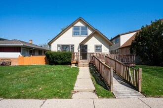 5650 N 97th St in Milwaukee, WI - Building Photo - Building Photo