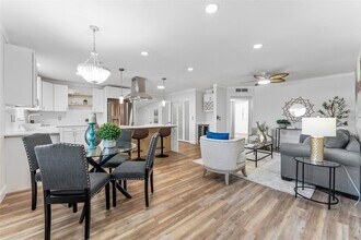 8703 Driftwood Dr in Tampa, FL - Building Photo - Building Photo