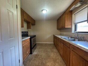 513 N Bois D Arc St in Holliday, TX - Building Photo - Building Photo