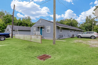 2322 Central Street St in Dickinson, TX - Building Photo - Building Photo