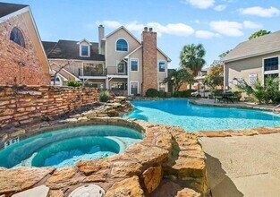 2300 Old Spanish Trl in Houston, TX - Building Photo - Building Photo