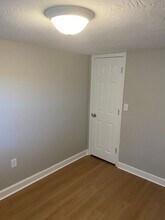 1010 W Scott St in Springfield, MO - Building Photo - Building Photo