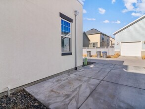 11393 S Watercourse Rd in South Jordan, UT - Foto de edificio - Building Photo