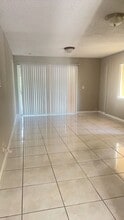 6345 Newtown Cir in Tampa, FL - Building Photo - Building Photo