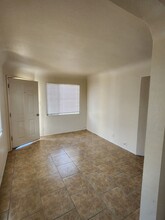 1003 E El Monte Way in Dinuba, CA - Building Photo - Building Photo