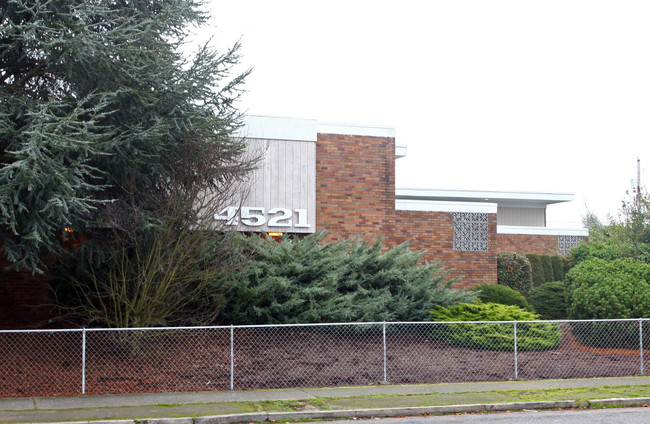 4521 S Yakima Ave in Tacoma, WA - Foto de edificio - Building Photo