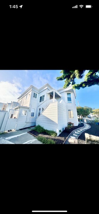 101 Flood Ave-Unit -101 Flood Ave in San Francisco, CA - Building Photo
