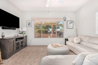 16215 W Desert Winds Dr in Surprise, AZ - Foto de edificio - Building Photo