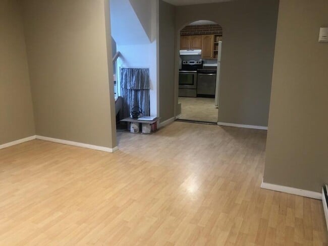 104 N Jefferson Ave in Lindenhurst, NY - Building Photo - Building Photo