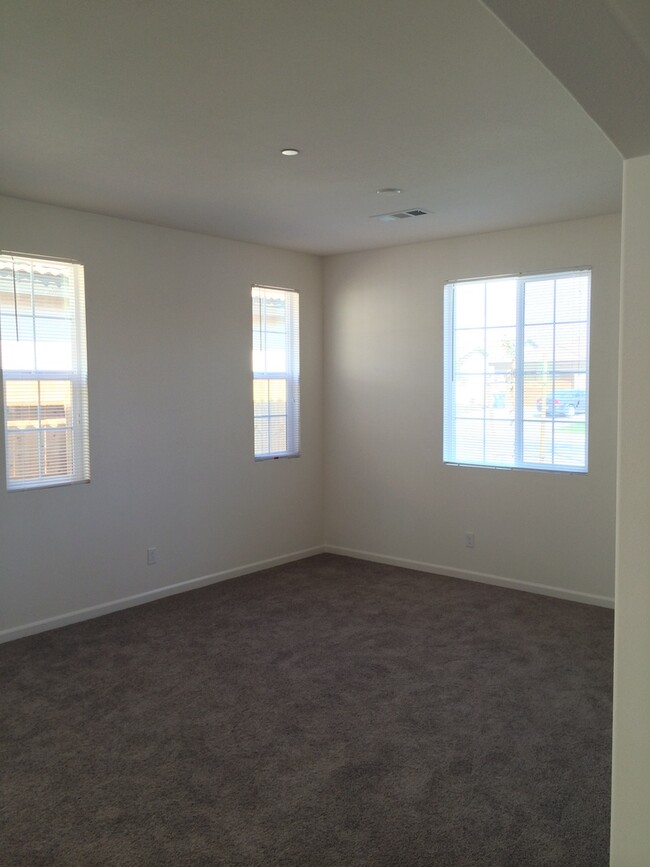 6017 Moonstone Peak Dr in Bakersfield, CA - Building Photo - Building Photo