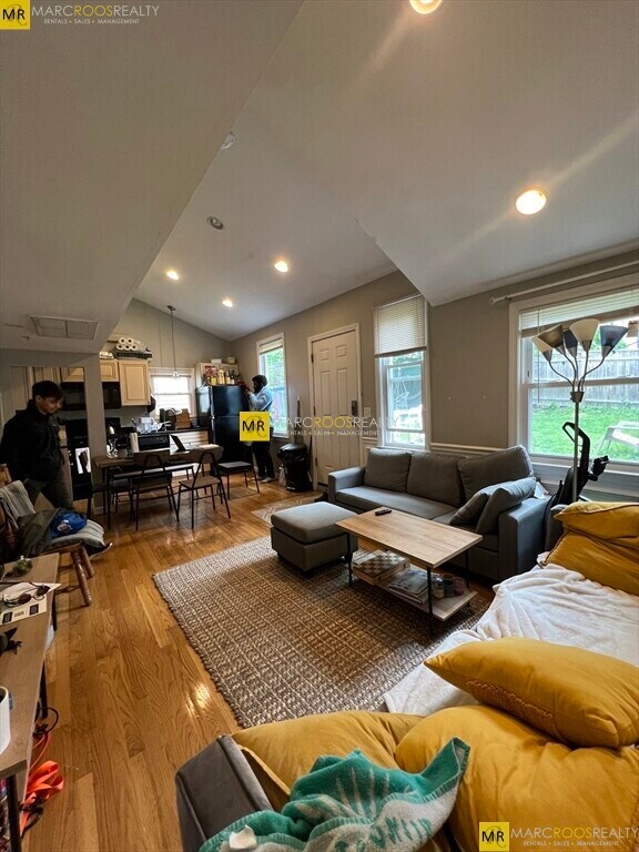 89 Spring St, Unit 3 in Cambridge, MA - Building Photo - Building Photo
