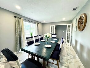 12230 Fairpoint Dr in Houston, TX - Foto de edificio - Building Photo