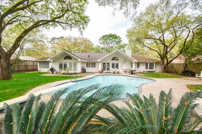 property at 518 W Dana Ln