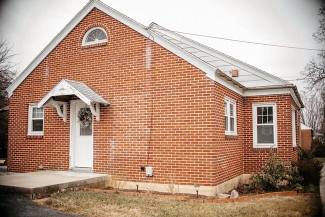 1104 Anderson Ferry Rd in Mount Joy, PA - Building Photo - Building Photo