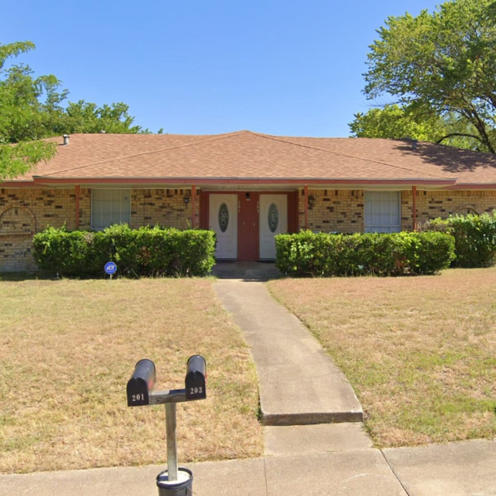 201 David in Desoto, TX - Building Photo