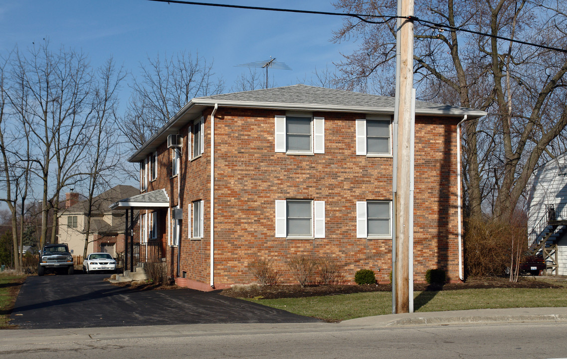 219 E Washington St in Oswego, IL - Foto de edificio