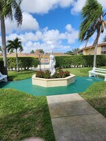 600 Village Green Ct in Palm Springs, FL - Building Photo