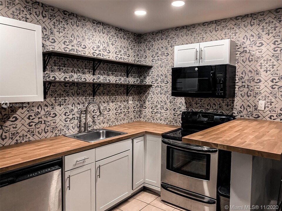 1418 SW 27th St-Unit -6 in Fort Lauderdale, FL - Building Photo
