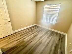 8174 Amphora St in Las Vegas, NV - Building Photo - Building Photo