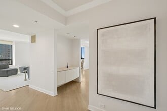 180 E Pearson St in Chicago, IL - Building Photo - Building Photo
