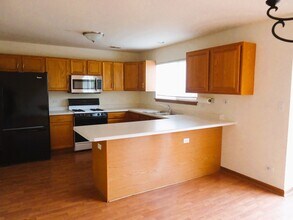 642 Diamond Pointe Dr in Mundelein, IL - Foto de edificio - Building Photo