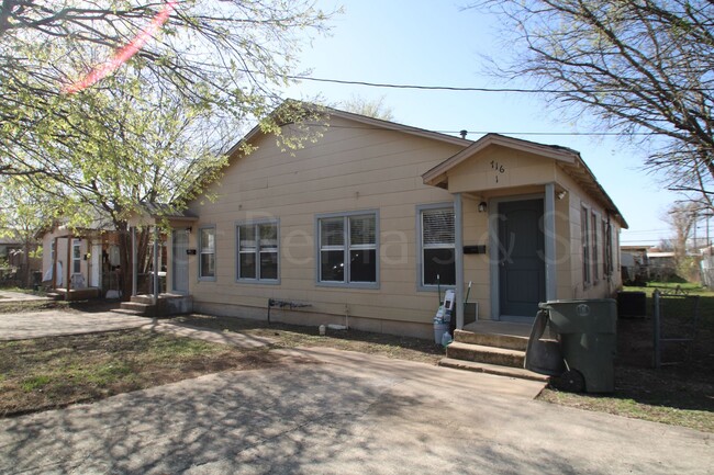 property at 716 McArthur Dr