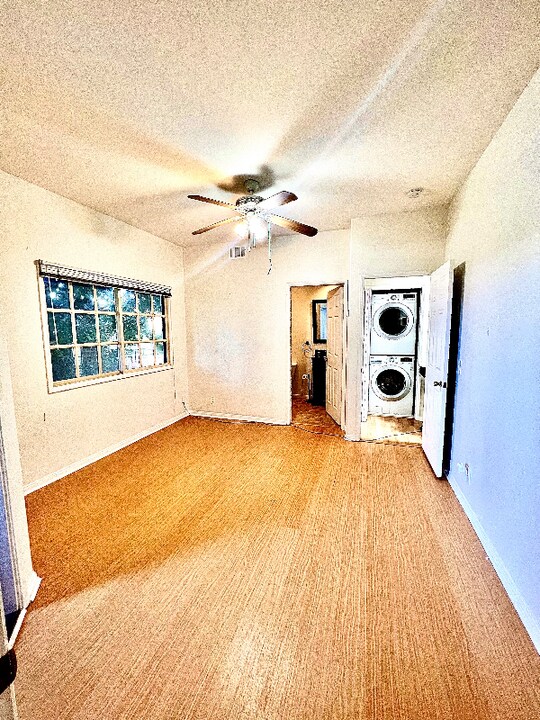 4862 Santa Cruz Ave in San Diego, CA - Building Photo
