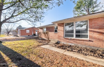 2428 Weber Ln in Louisville, KY - Building Photo - Building Photo