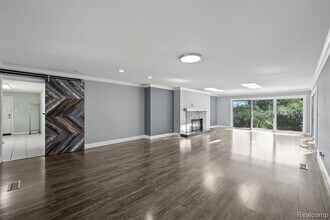 3275 Chickering Ln in Bloomfield Hills, MI - Foto de edificio - Building Photo