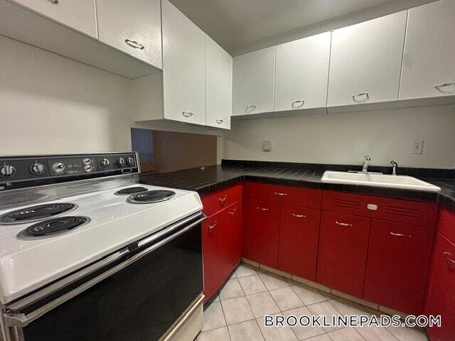 60 Babcock St, Unit 45 in Brookline, MA - Foto de edificio - Building Photo