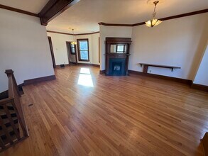 125 E Johnson St, Unit #2 in Madison, WI - Foto de edificio - Building Photo