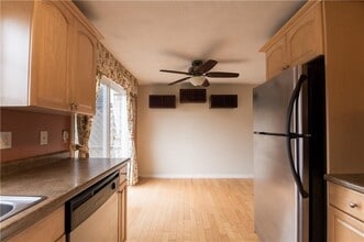 5804 Post Rd in East Greenwich, RI - Foto de edificio - Building Photo