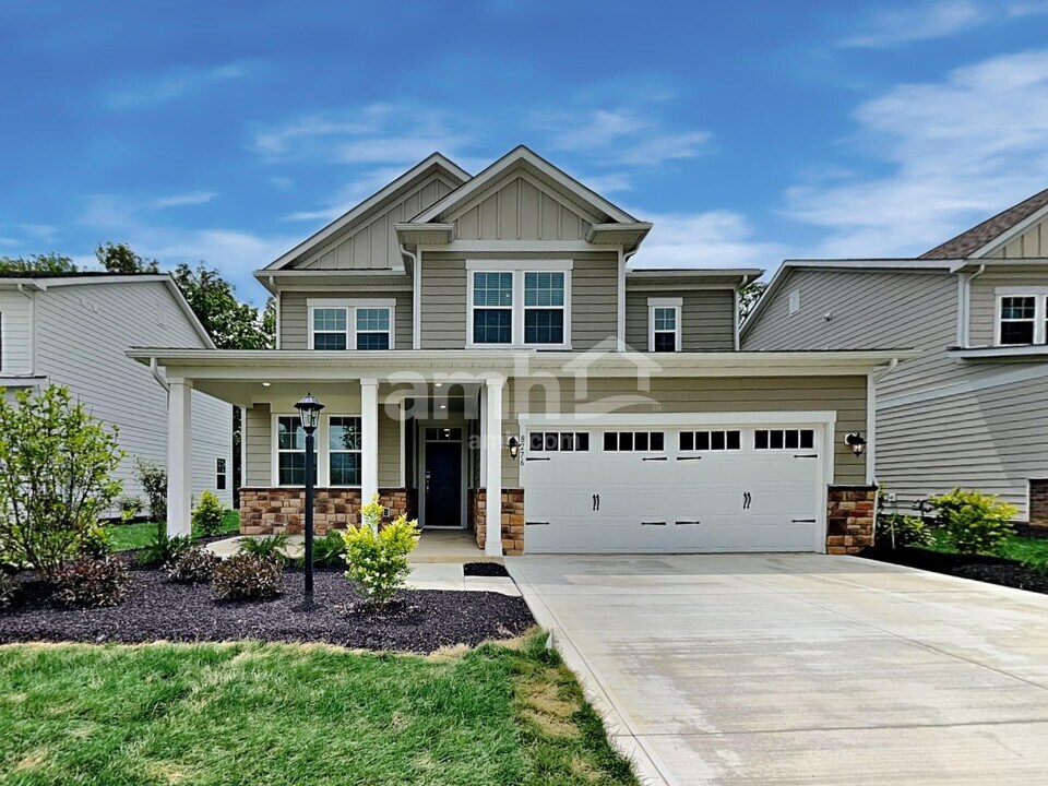 8276 Northpoint Dr in Sunbury, OH - Building Photo