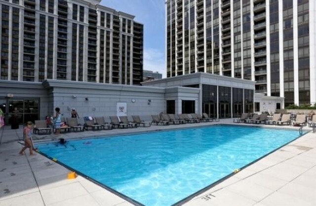655 W Irving Park Rd, Unit 4702 in Chicago, IL - Building Photo - Building Photo