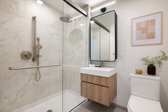 Allen in New Rochelle, NY - Foto de edificio - Building Photo