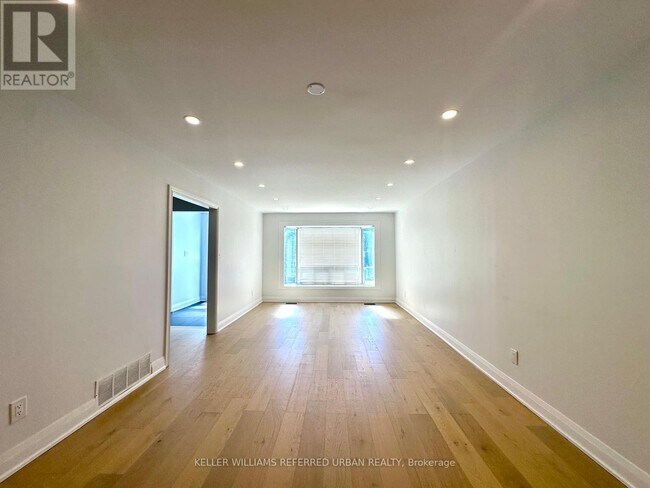 906 Marinet Crescent in Pickering, ON - Building Photo - Building Photo