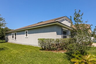 1033 Bains Lake Dr in Jacksonville, FL - Foto de edificio - Building Photo