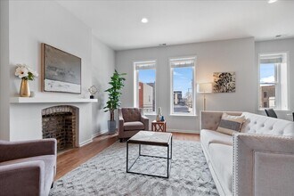 217 S Bell Ave in Chicago, IL - Building Photo - Building Photo