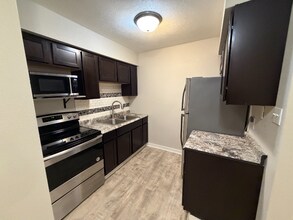 1131 Spencer St in Grinnell, IA - Foto de edificio - Building Photo