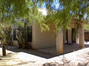 1340 E Allen Rd in Tucson, AZ - Building Photo - Building Photo