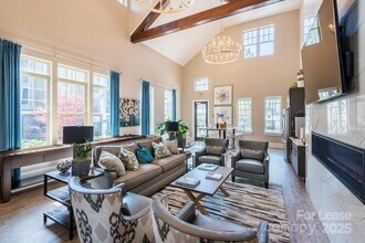 1021 Glenn Valley Ln in Indian Trail, NC - Foto de edificio - Building Photo