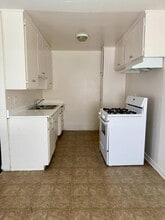 21827 Lanark St in Los Angeles, CA - Building Photo - Building Photo